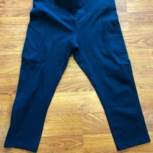 Lululemon swift speed crop letting, navy, size 12. Like new. Tried on, not worn